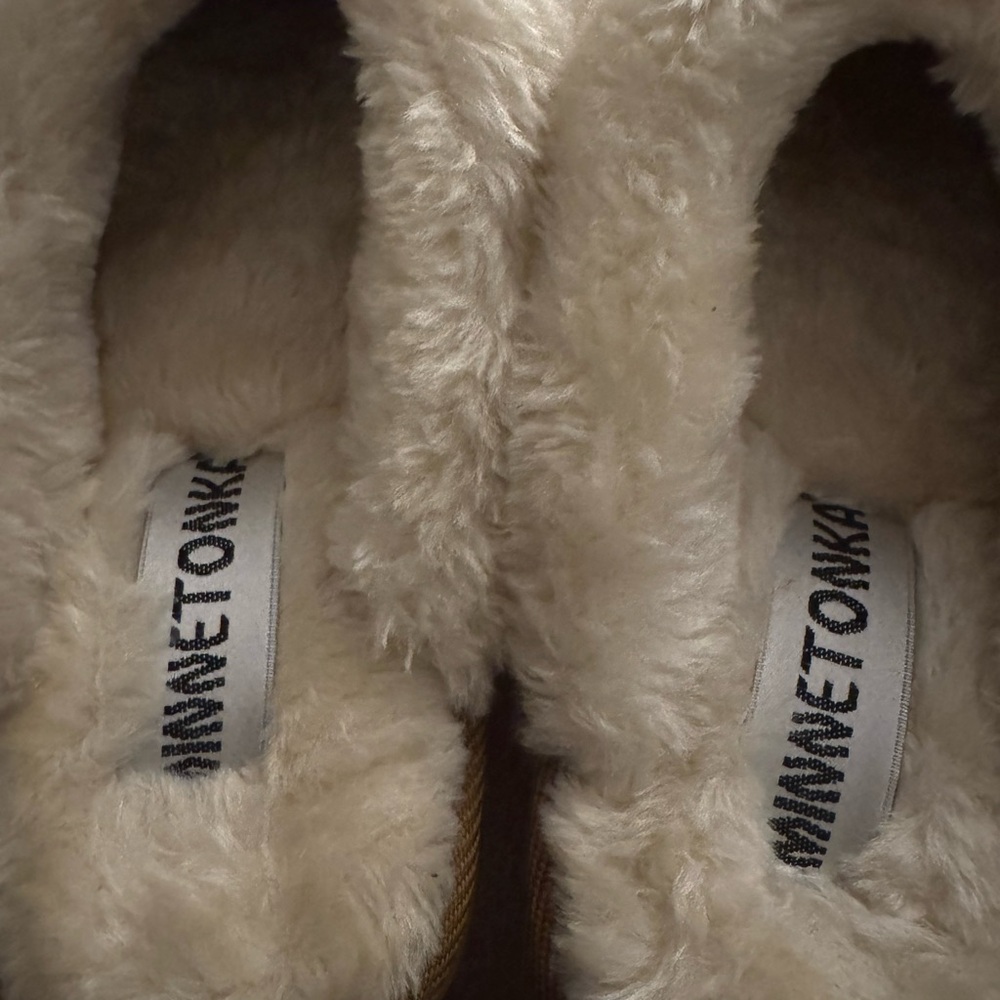 Minnetonka Cream Women's Slippers Brand New…No Box